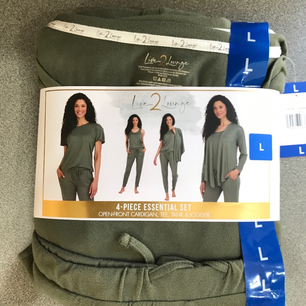 Live 2 lounge 4-Piece Essentials Set